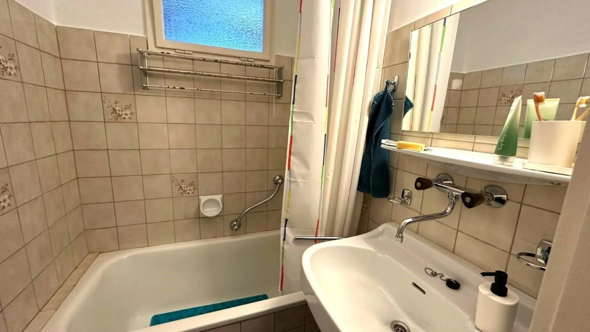 Apartment For 6 Near Schonbrunn , Cleaning Included