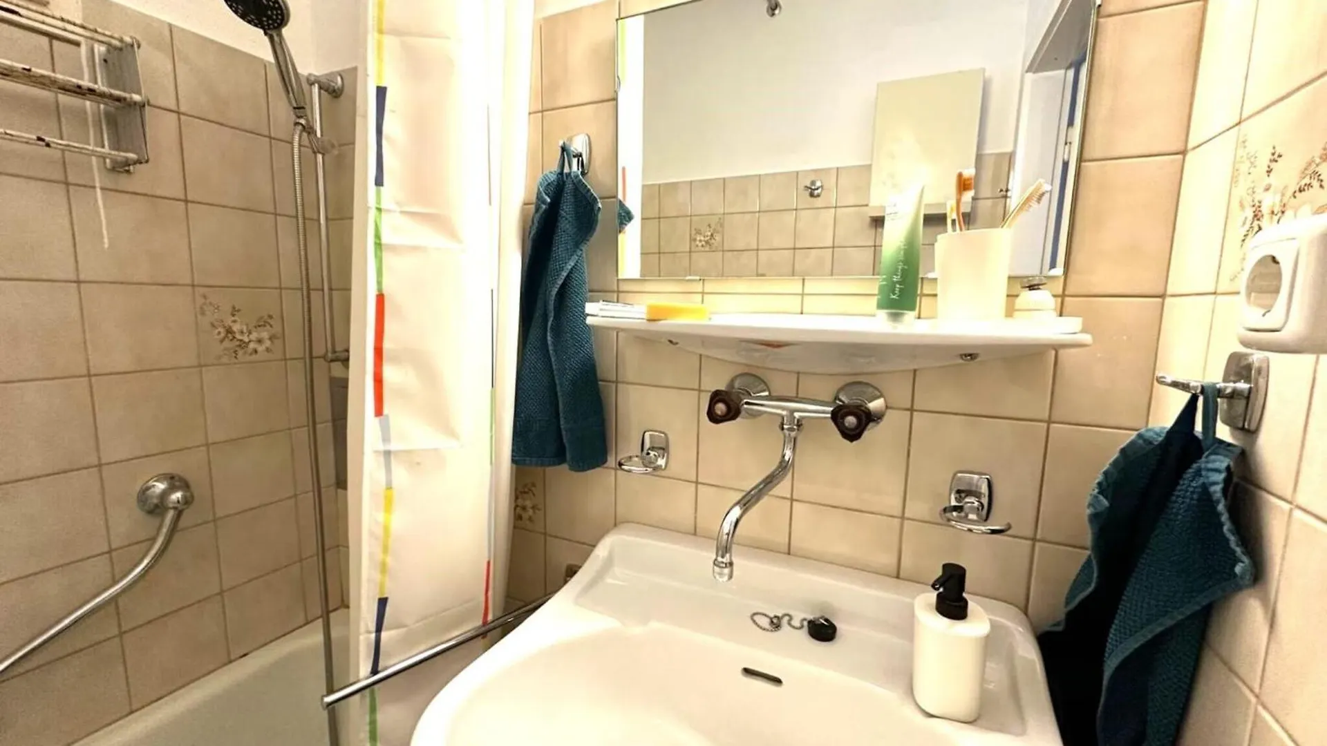 Apartment For 6 Near Schonbrunn , Cleaning Included
