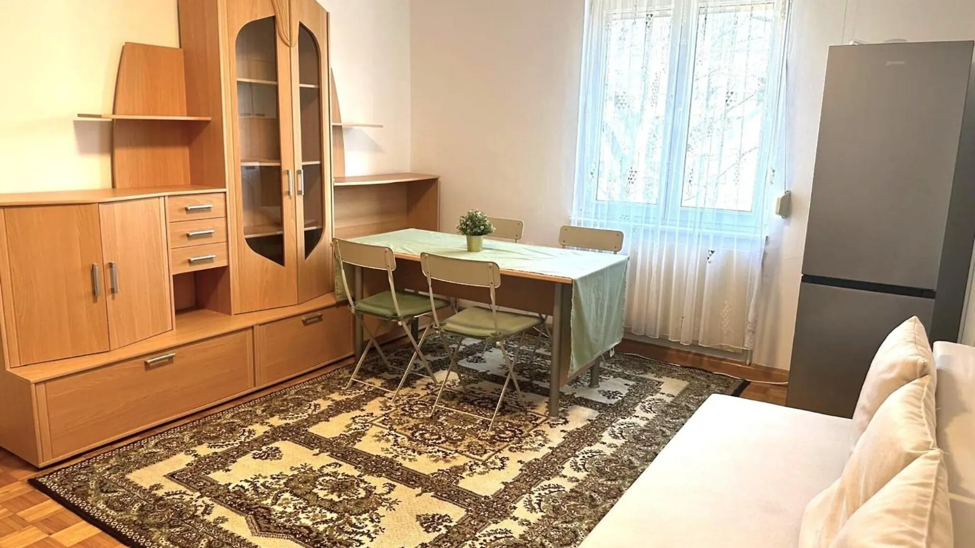Apartment For 6 Near Schonbrunn , Cleaning Included 0*, ウィーン オーストリア