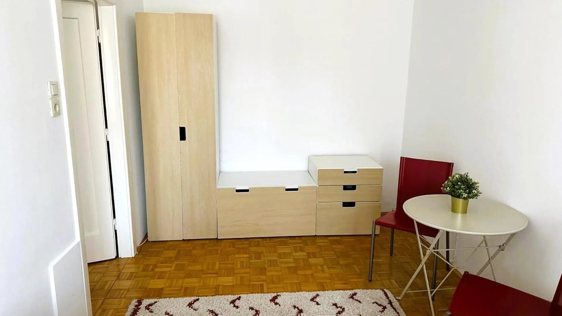 Apartment For 6 Near Schonbrunn , Cleaning Included オーストリア