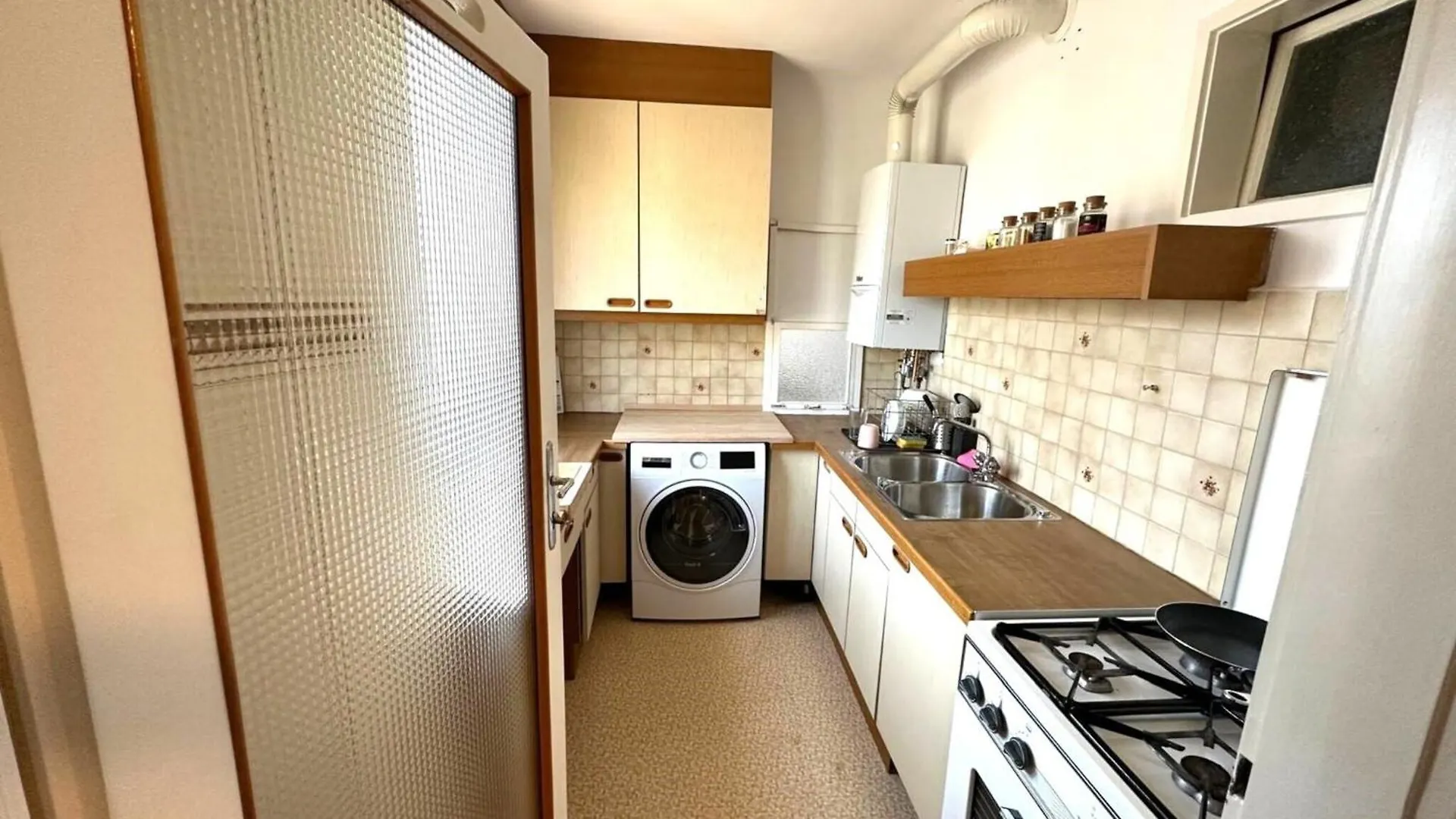 Apartment For 6 Near Schonbrunn , Cleaning Included Viyana